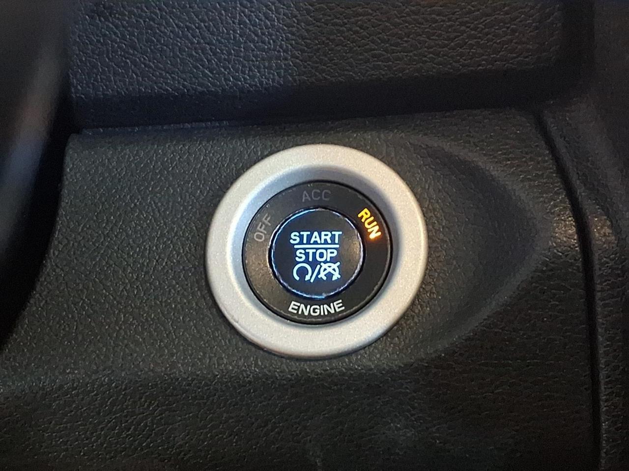 RAM 1500 4WD Crew Cab 140.5" Sport 2015