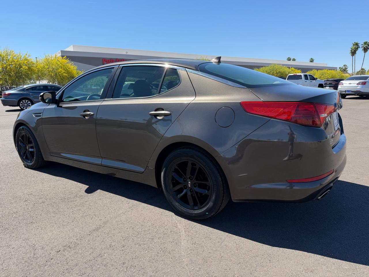 Kia Optima LX AT 2011