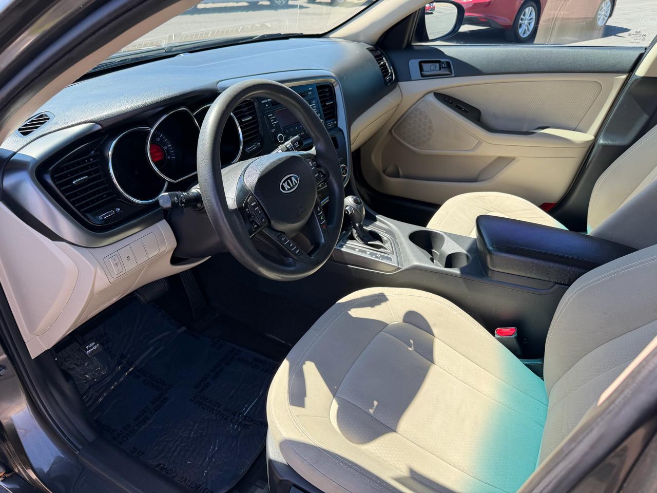 Kia Optima LX AT 2011