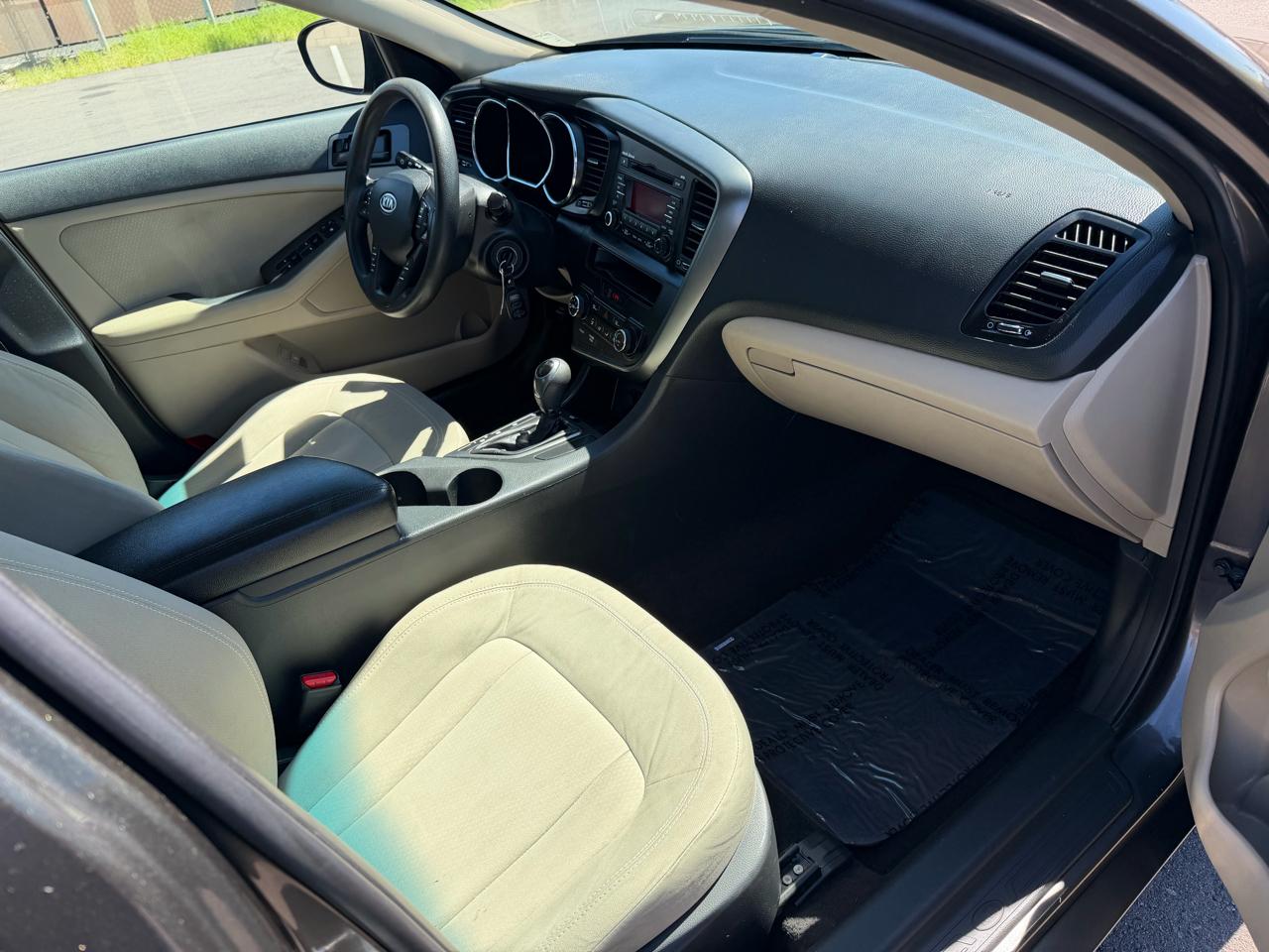 Kia Optima LX AT 2011