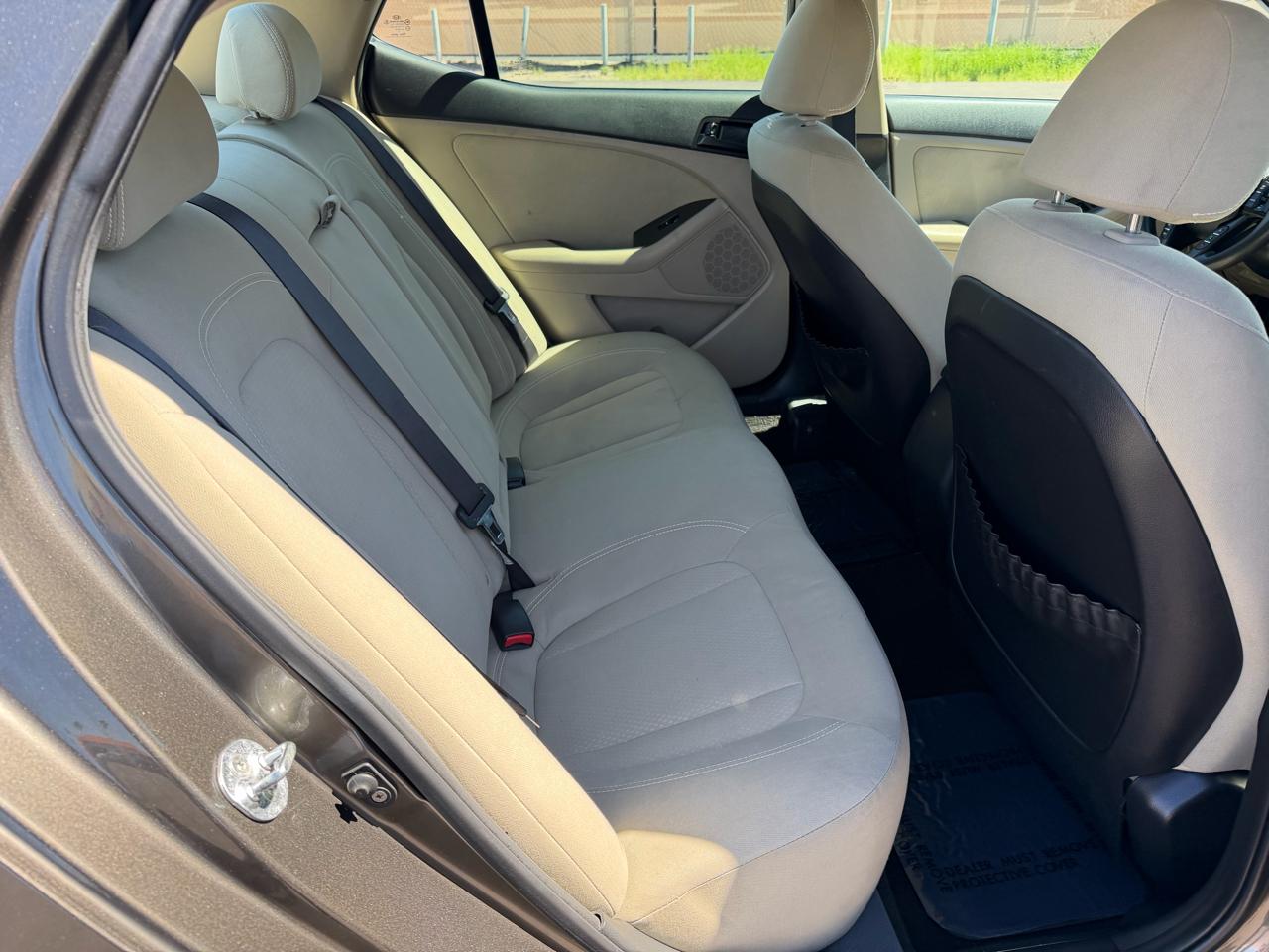 Kia Optima LX AT 2011