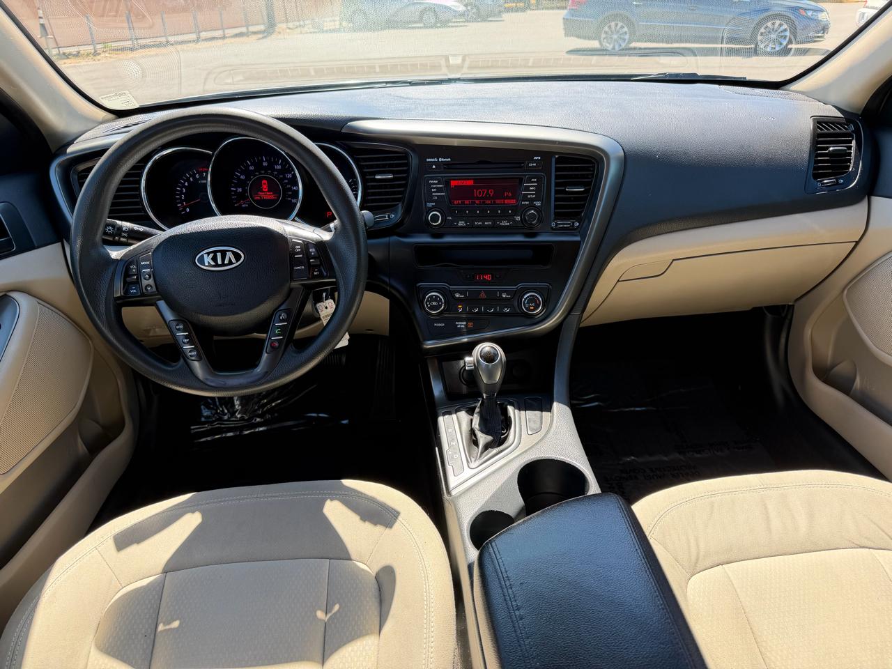 Kia Optima LX AT 2011