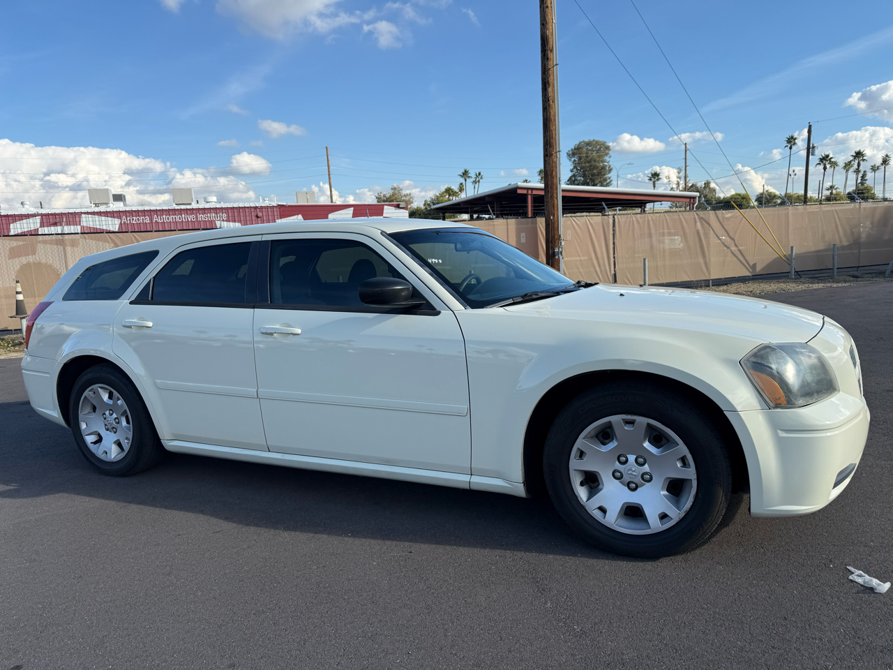 Dodge Magnum SE 2005