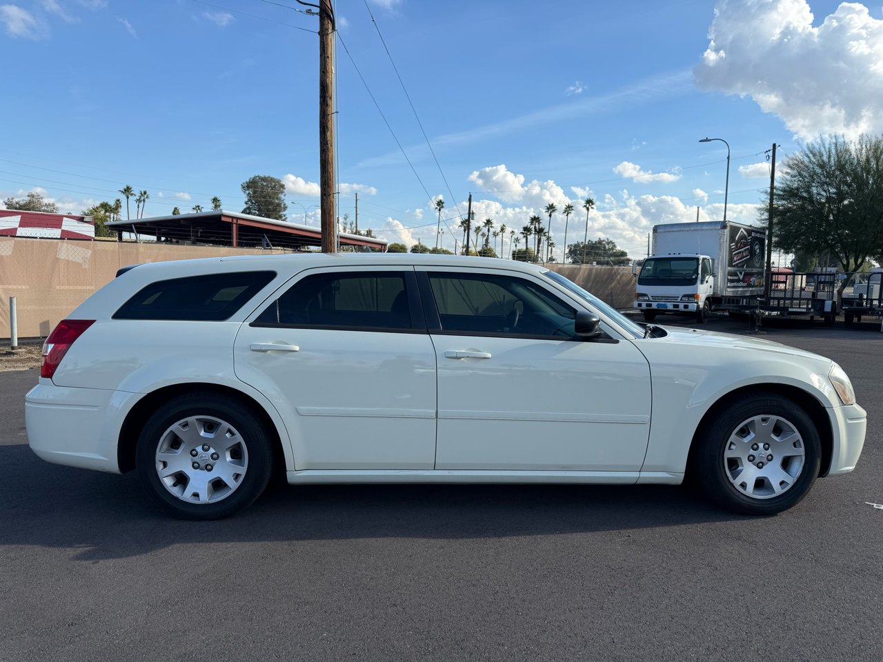 Dodge Magnum SE 2005