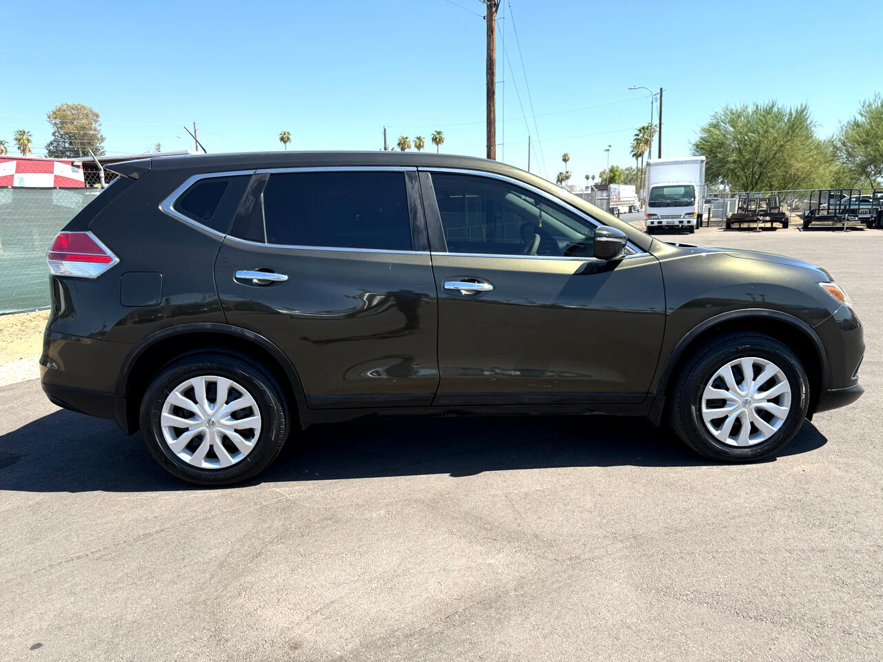 2015 Nissan Rogue SV AWD photo 2