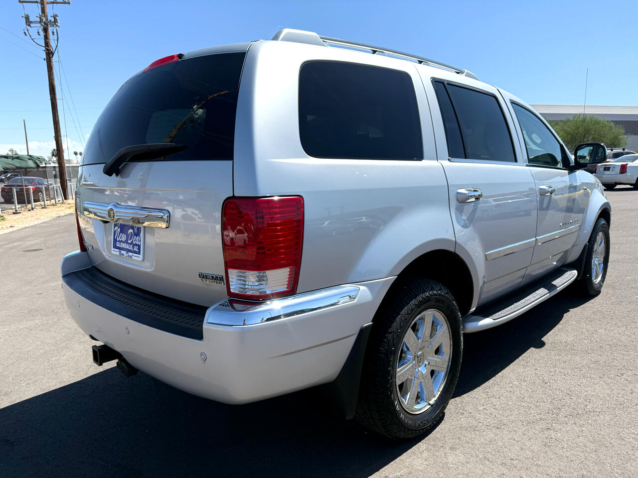 2008 Chrysler Aspen Limited photo 2