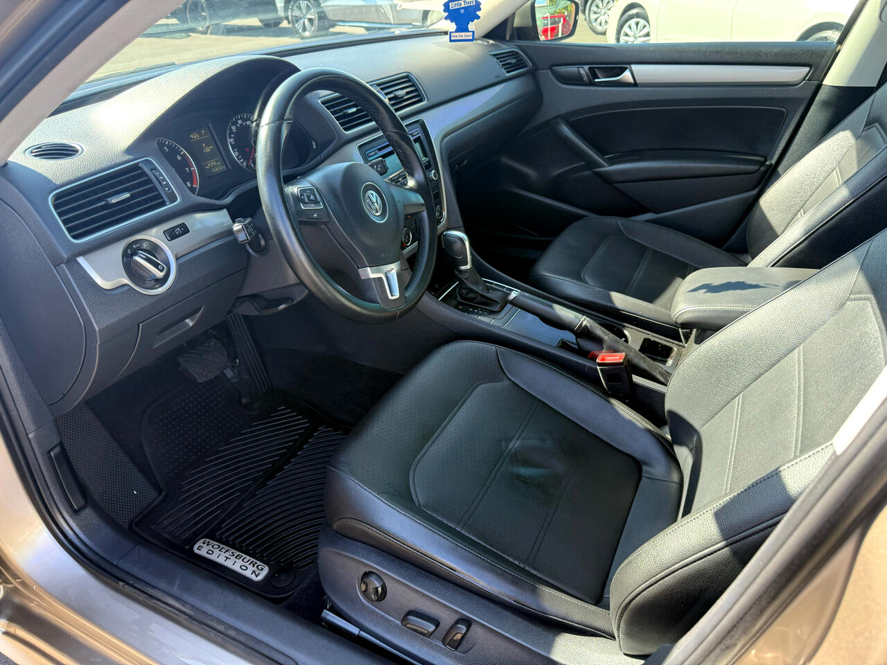 2015 Volkswagen Passat Sport photo 9