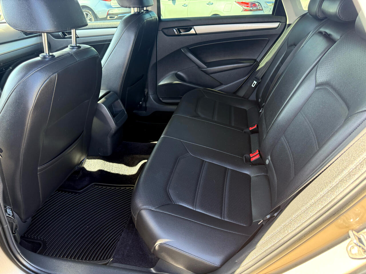 2015 Volkswagen Passat Sport photo 10