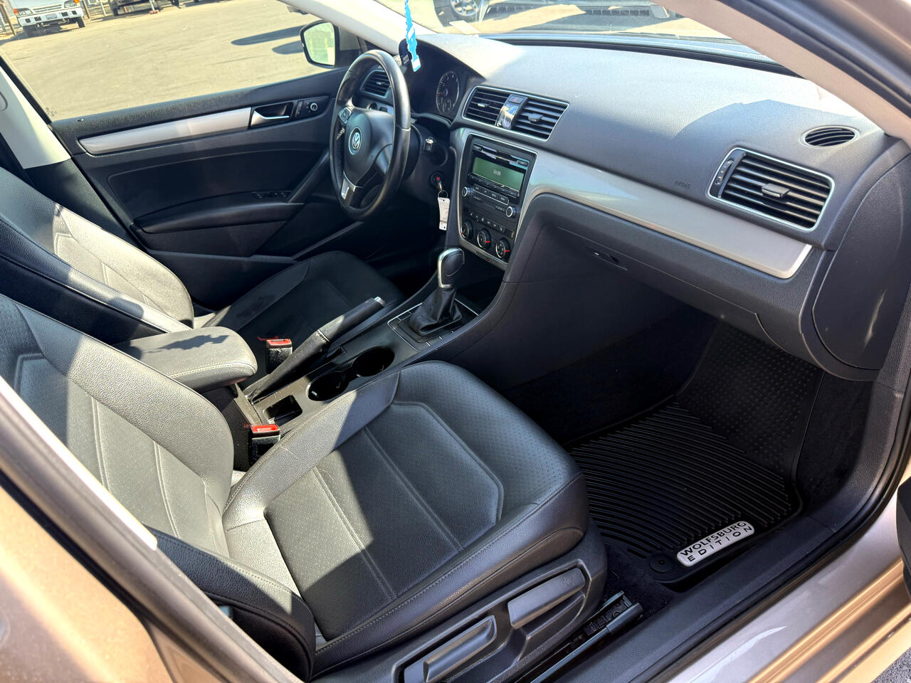 2015 Volkswagen Passat Sport photo 11