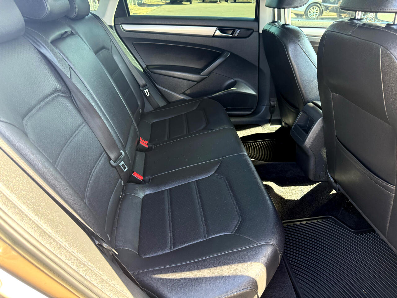 2015 Volkswagen Passat Sport photo 12