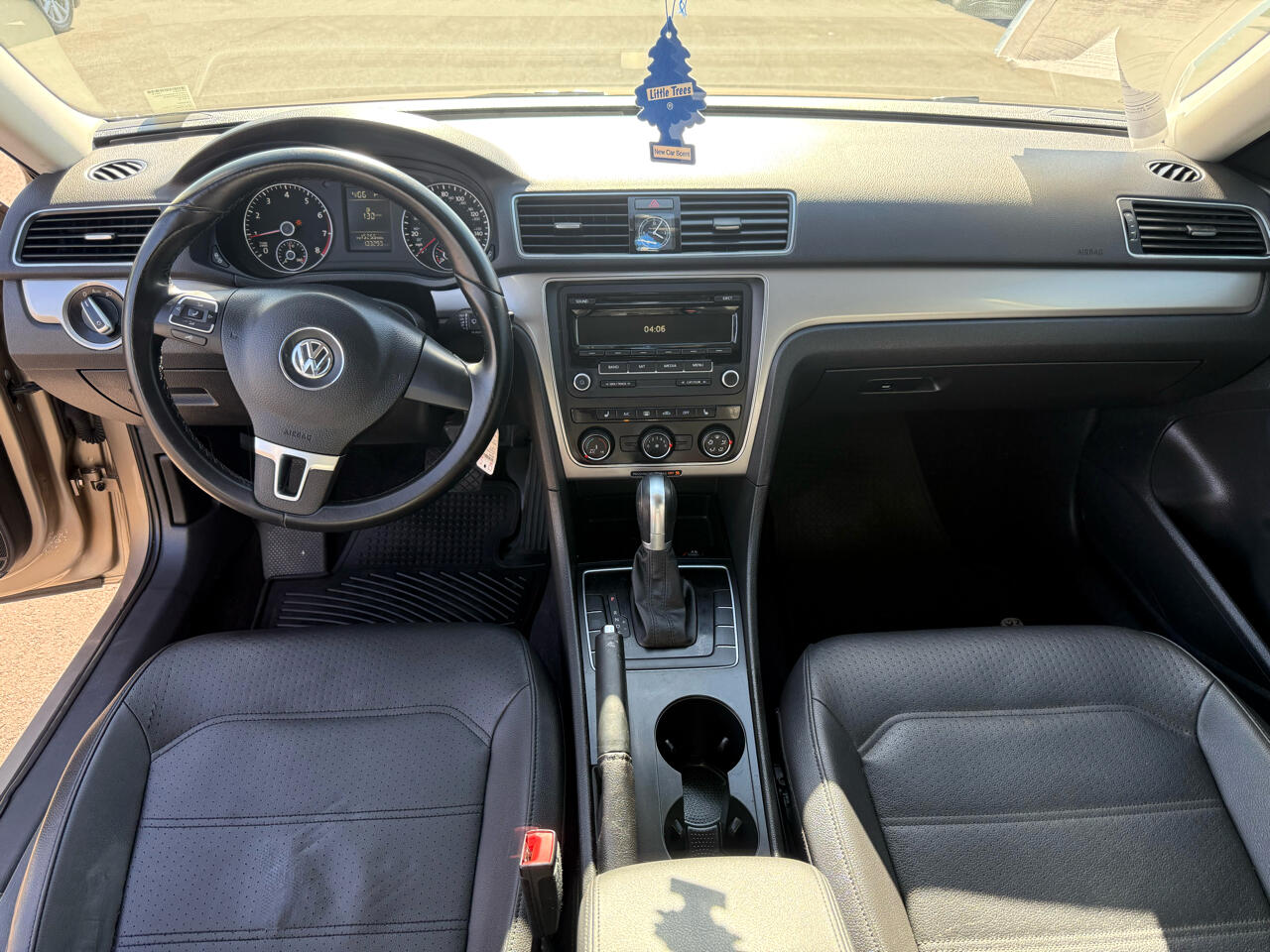 2015 Volkswagen Passat Sport photo 13