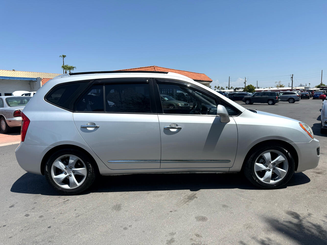 2007 Kia Rondo EX photo 2