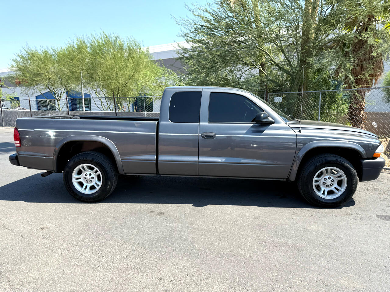 2003 Dodge Dakota Club Cab photo 2