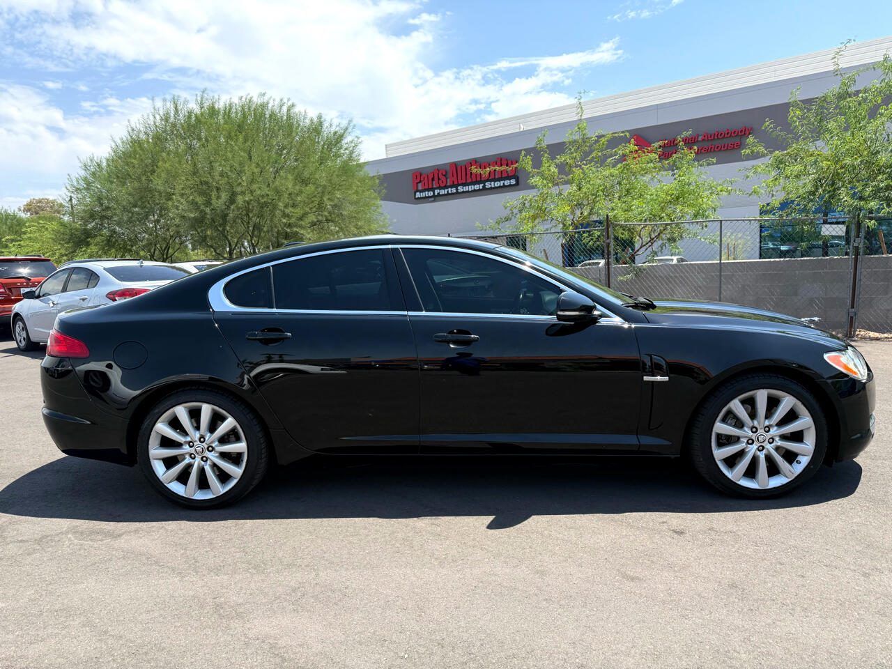 2011 Jaguar XF Base photo 2