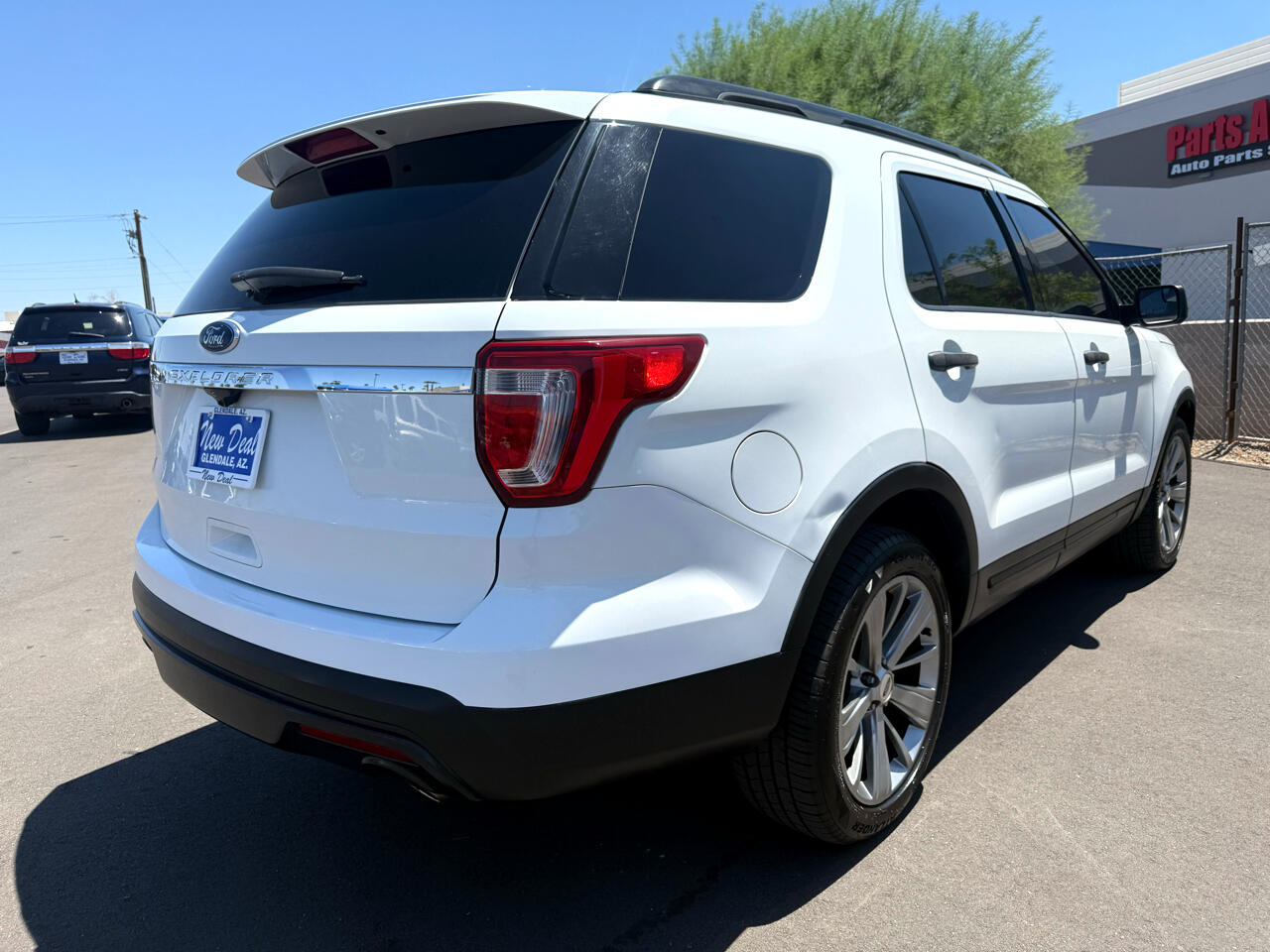 2016 Ford Explorer Base photo 3