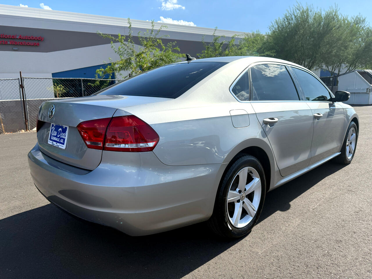 2013 Volkswagen Passat SE photo 2