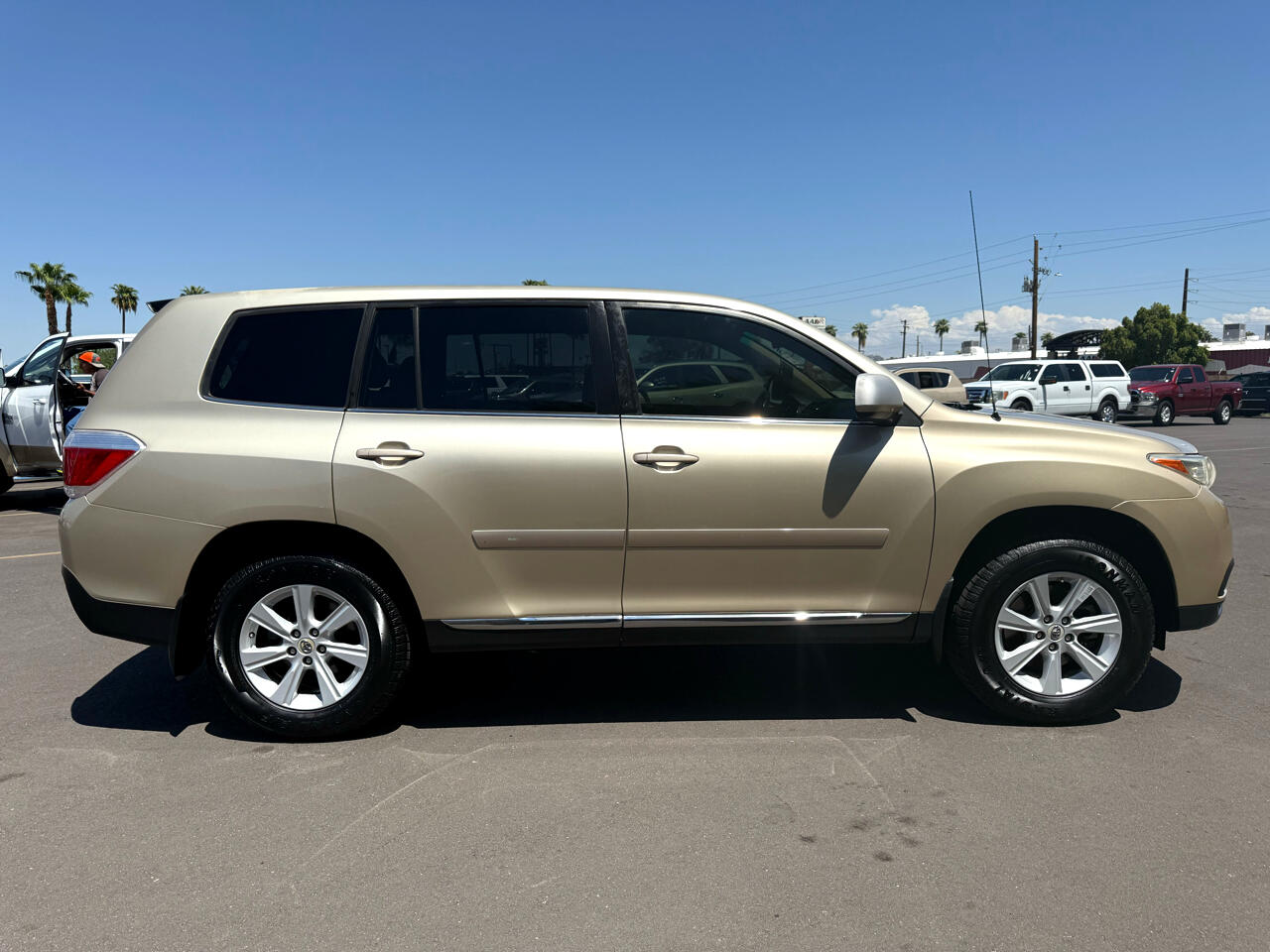 2012 Toyota Highlander Base photo 2