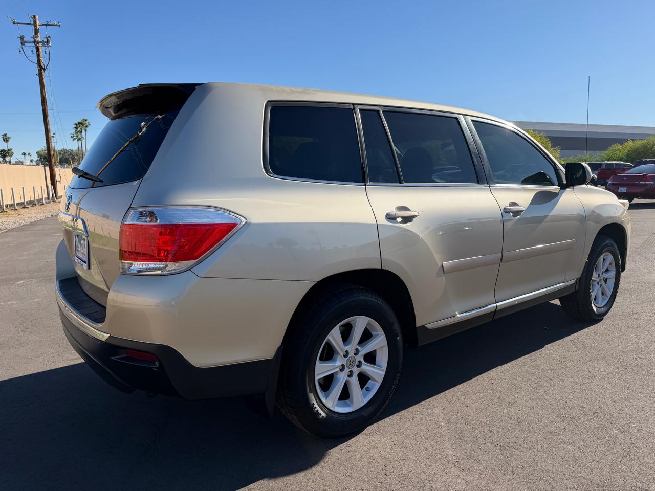 Toyota Highlander Base 2WD I4 2012