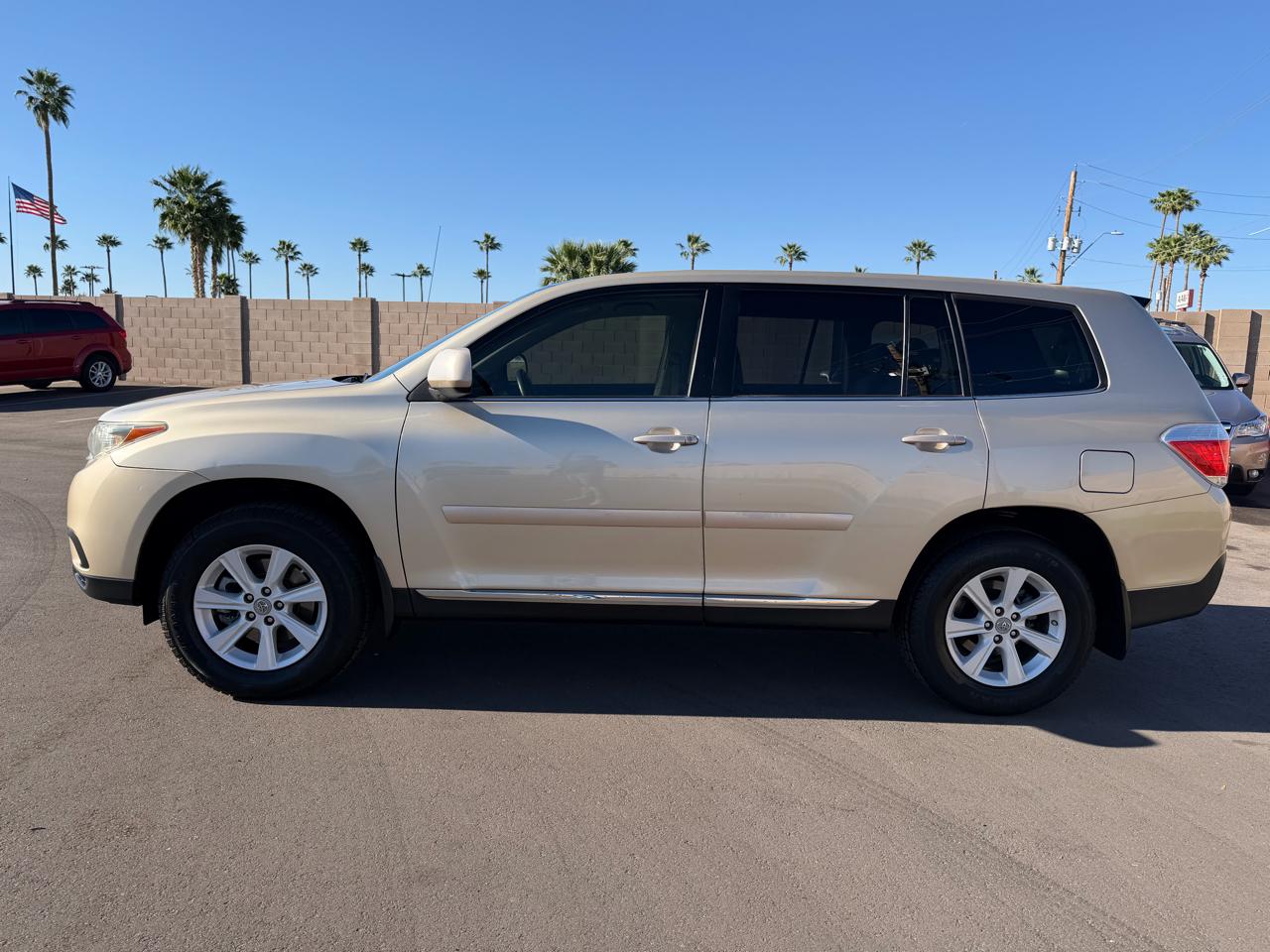 Toyota Highlander Base 2WD I4 2012