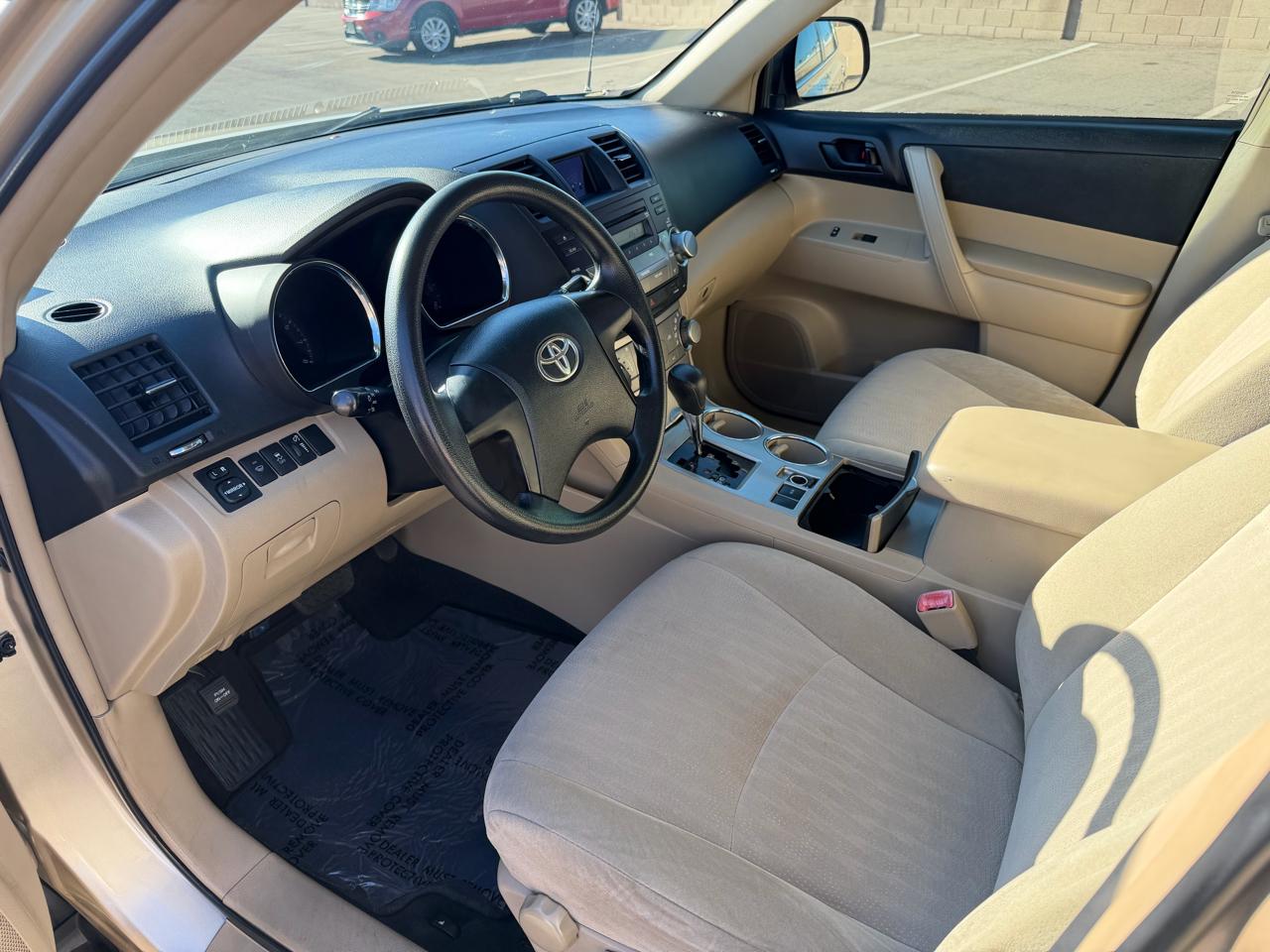 Toyota Highlander Base 2WD I4 2012