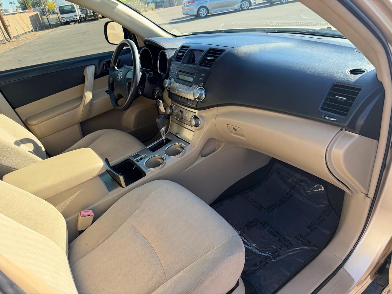 Toyota Highlander Base 2WD I4 2012