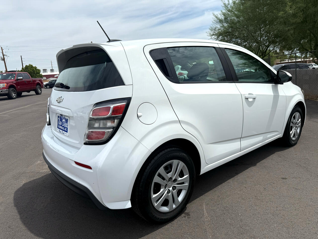 2017 Chevrolet Sonic photo 2