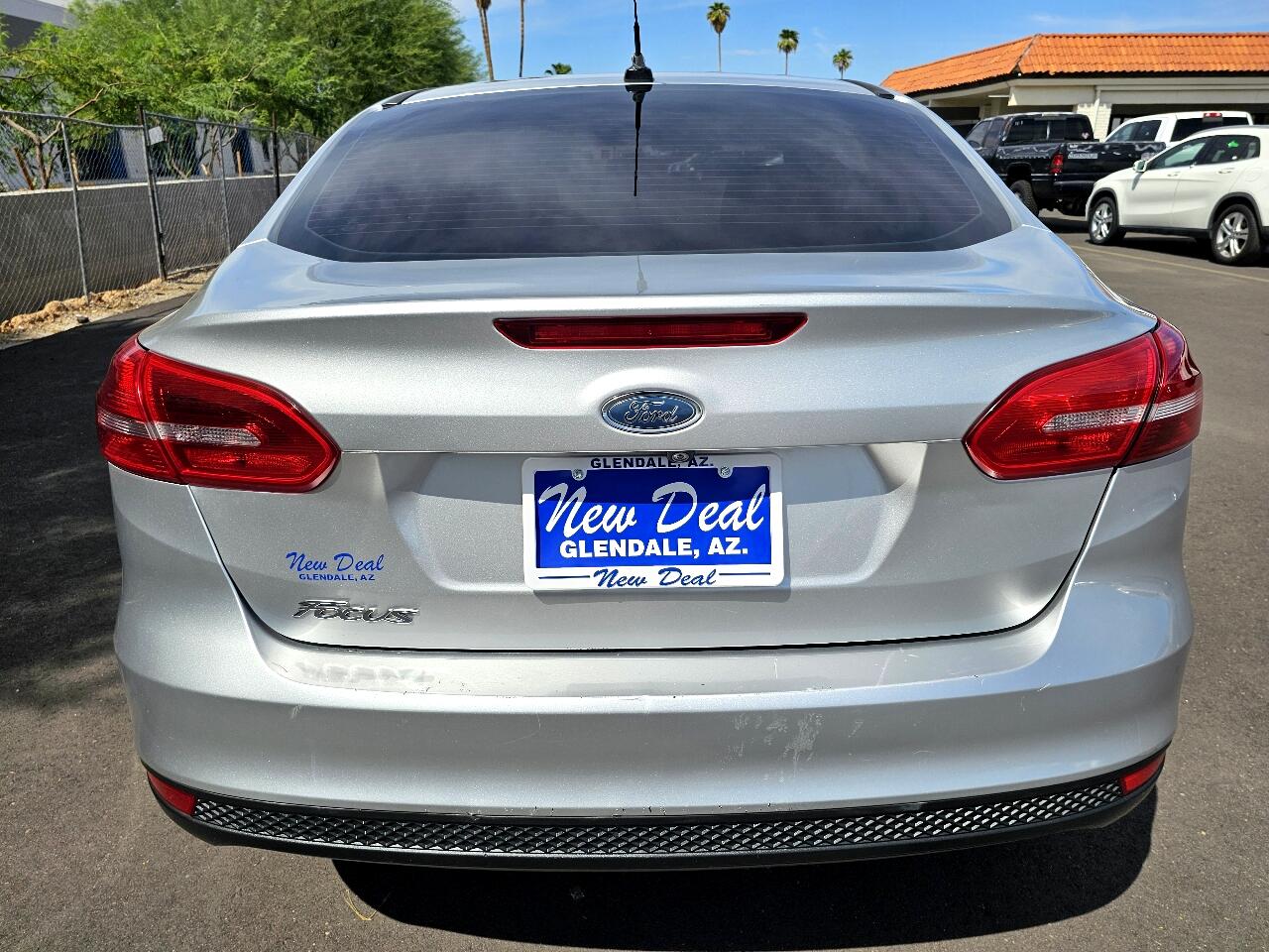 2017 Ford Focus Sedan photo 4