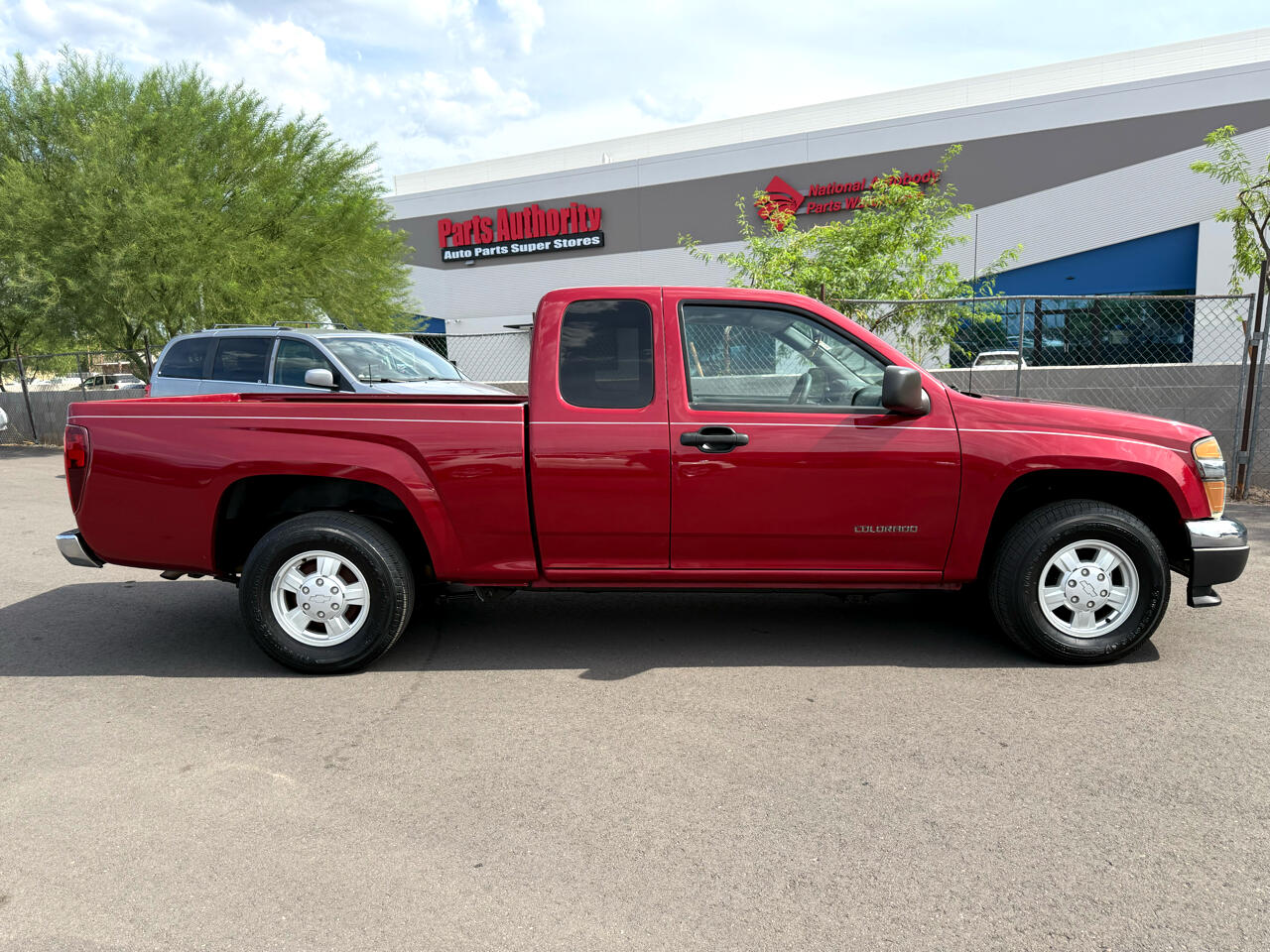 2005 Chevrolet Colorado photo 2