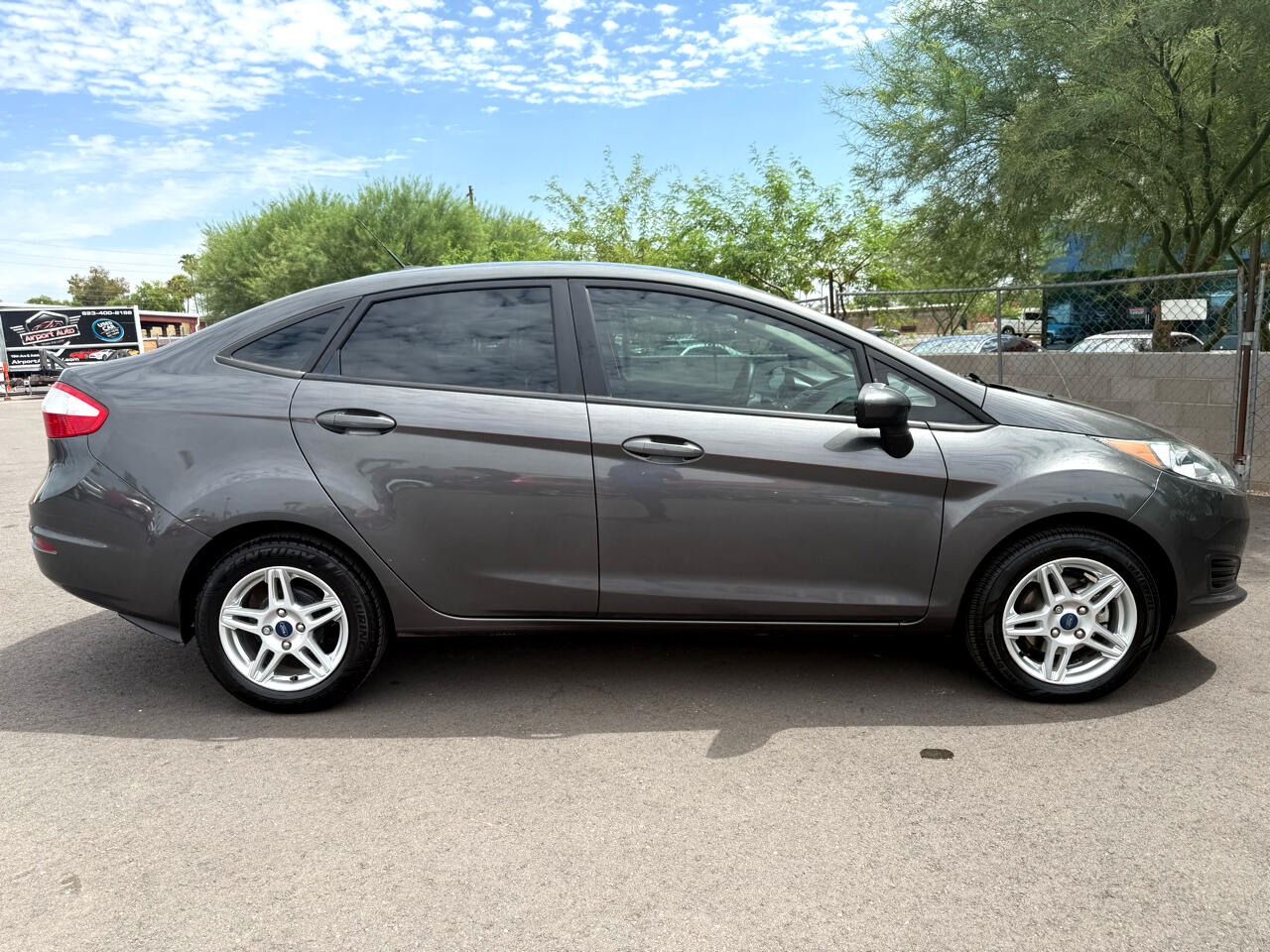 2018 Ford Fiesta SE photo 2