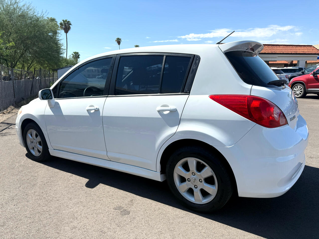 2011 Nissan Versa 1.8 SL photo 5