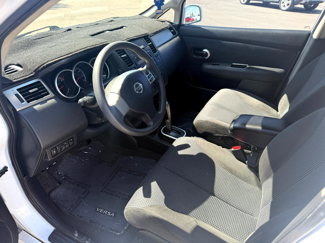 2011 Nissan Versa 1.8 SL photo 9