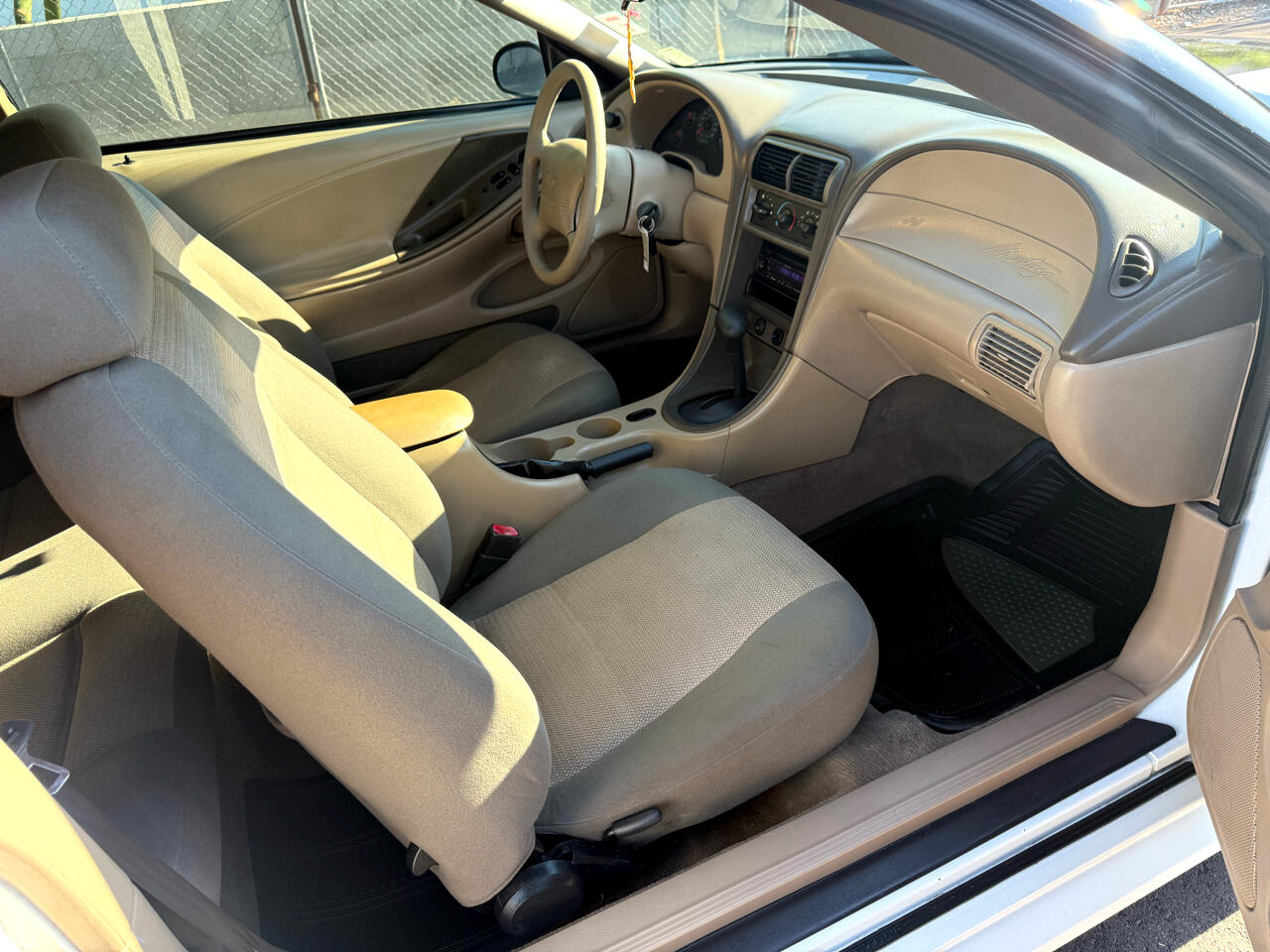 2004 Ford Mustang Premium photo 10