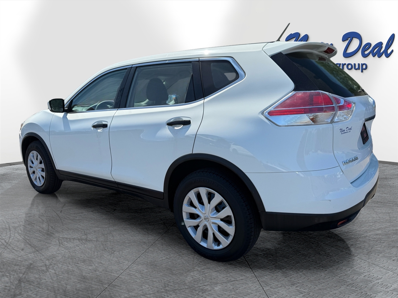 2016 Nissan Rogue S photo 2