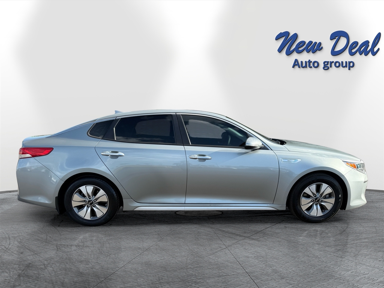 2018 Kia Optima Hybrid Premium photo 2