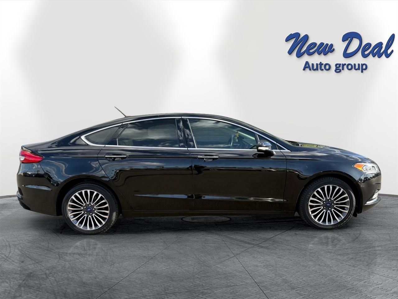 2017 Ford Fusion SE photo 2