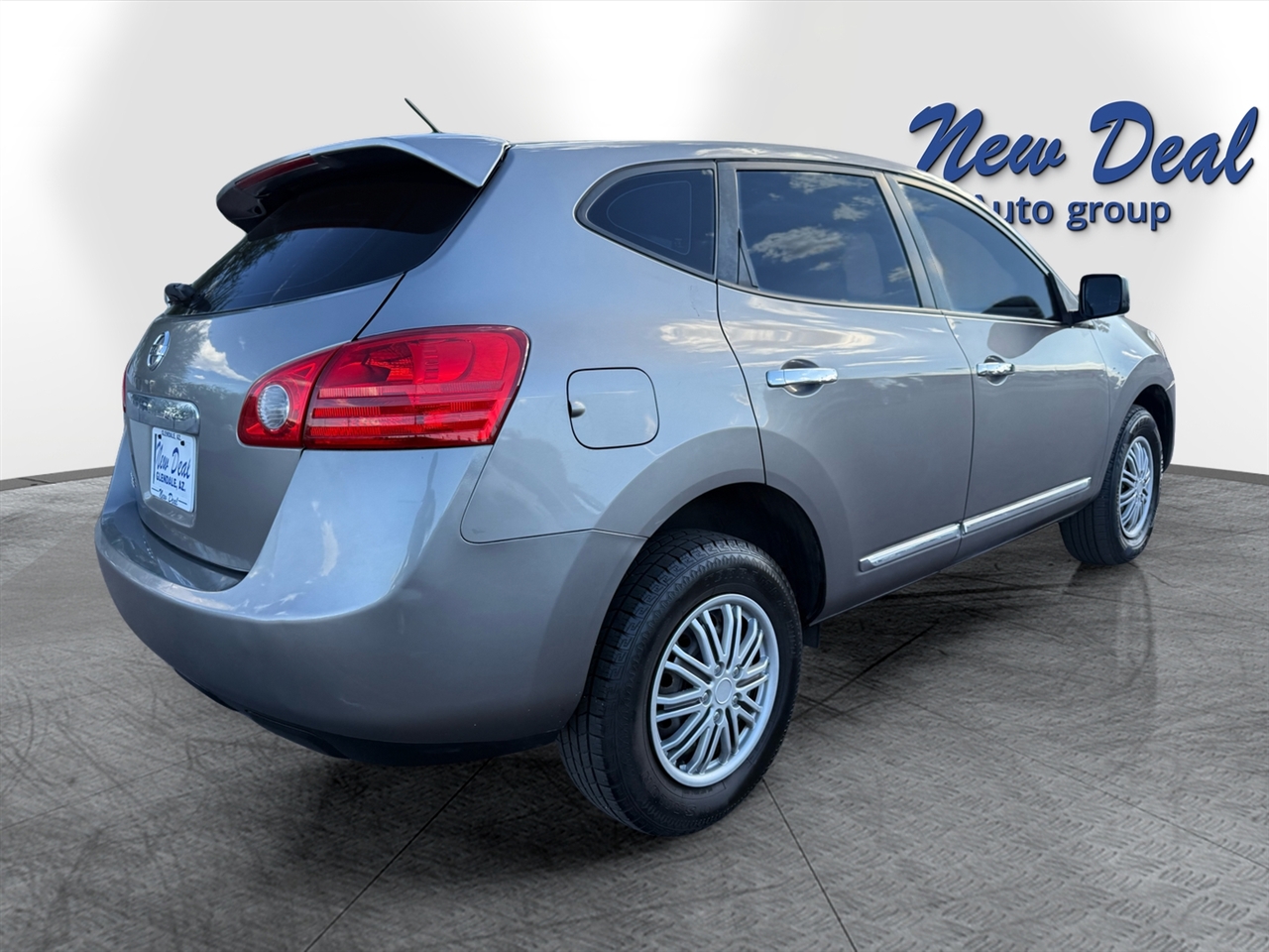2013 Nissan Rogue S photo 2