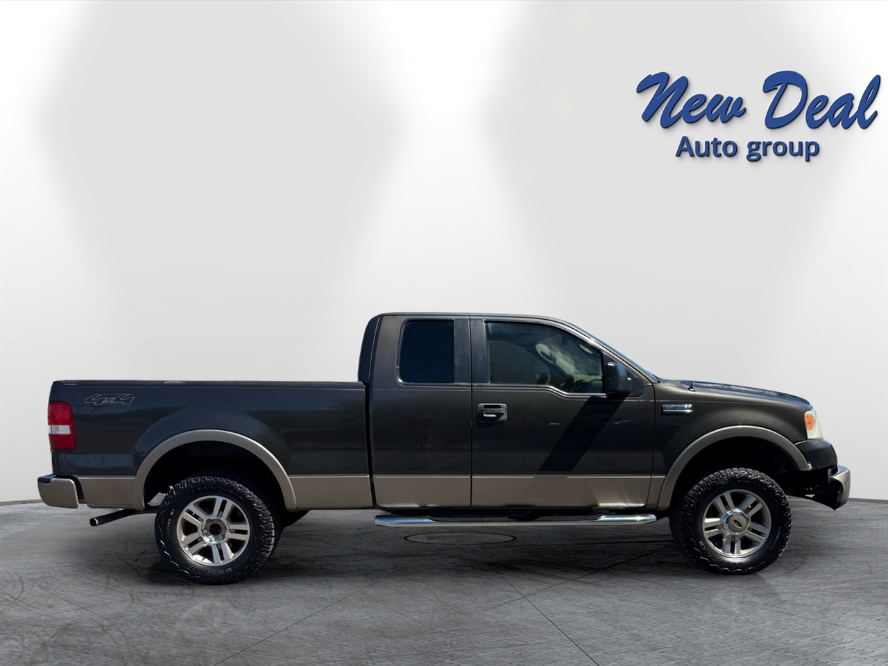 2005 Ford F-150 Lariat photo 2
