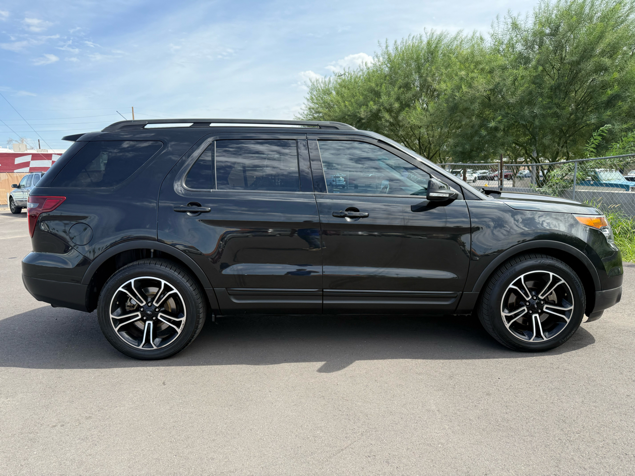 2015 Ford Explorer Sport photo 2
