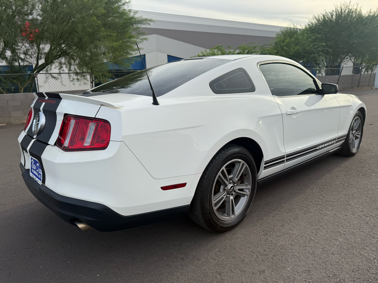 2010 Ford Mustang V6 photo 3