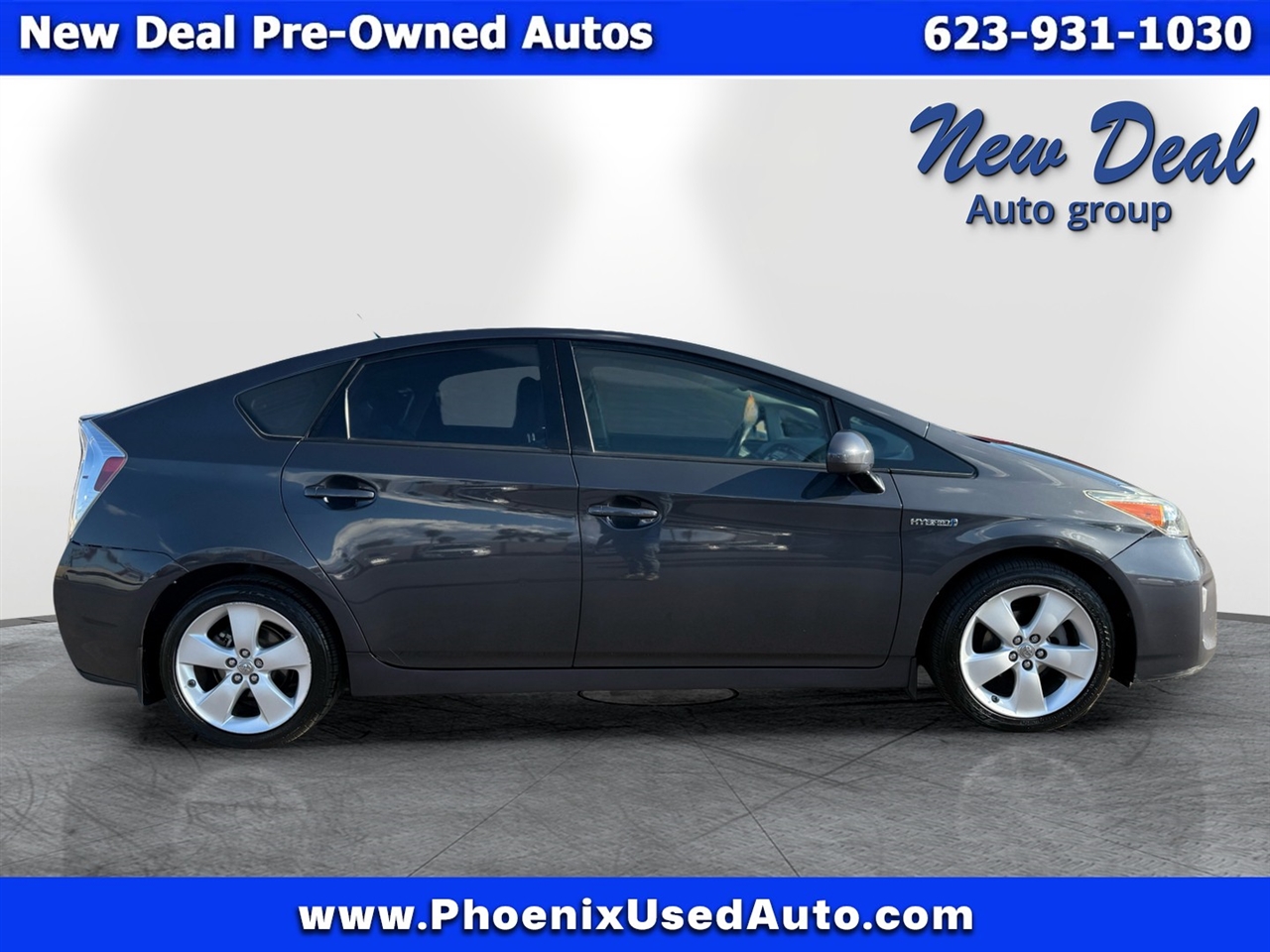 2015 Toyota Prius Four photo 2
