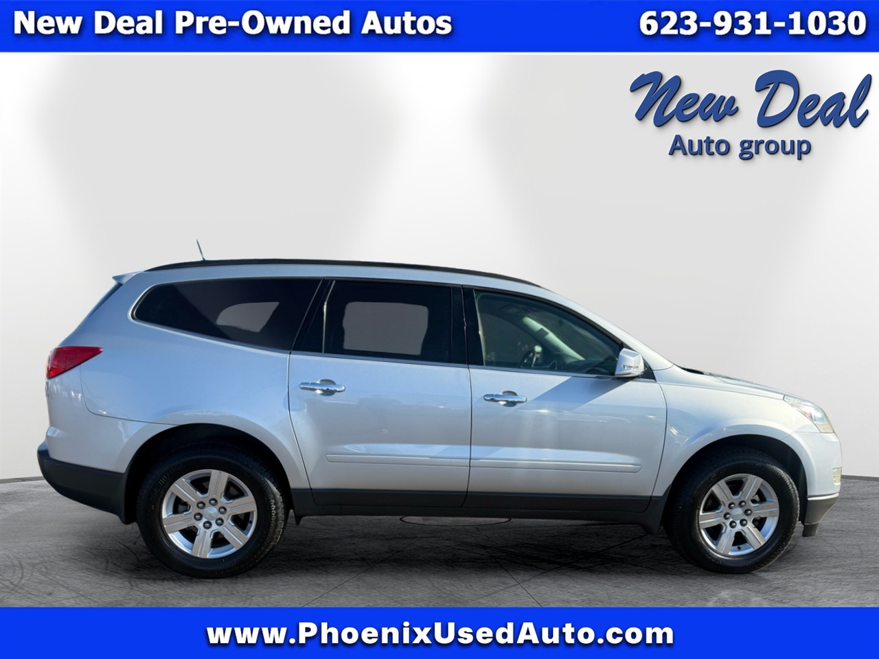 2012 Chevrolet Traverse 2LT photo 2