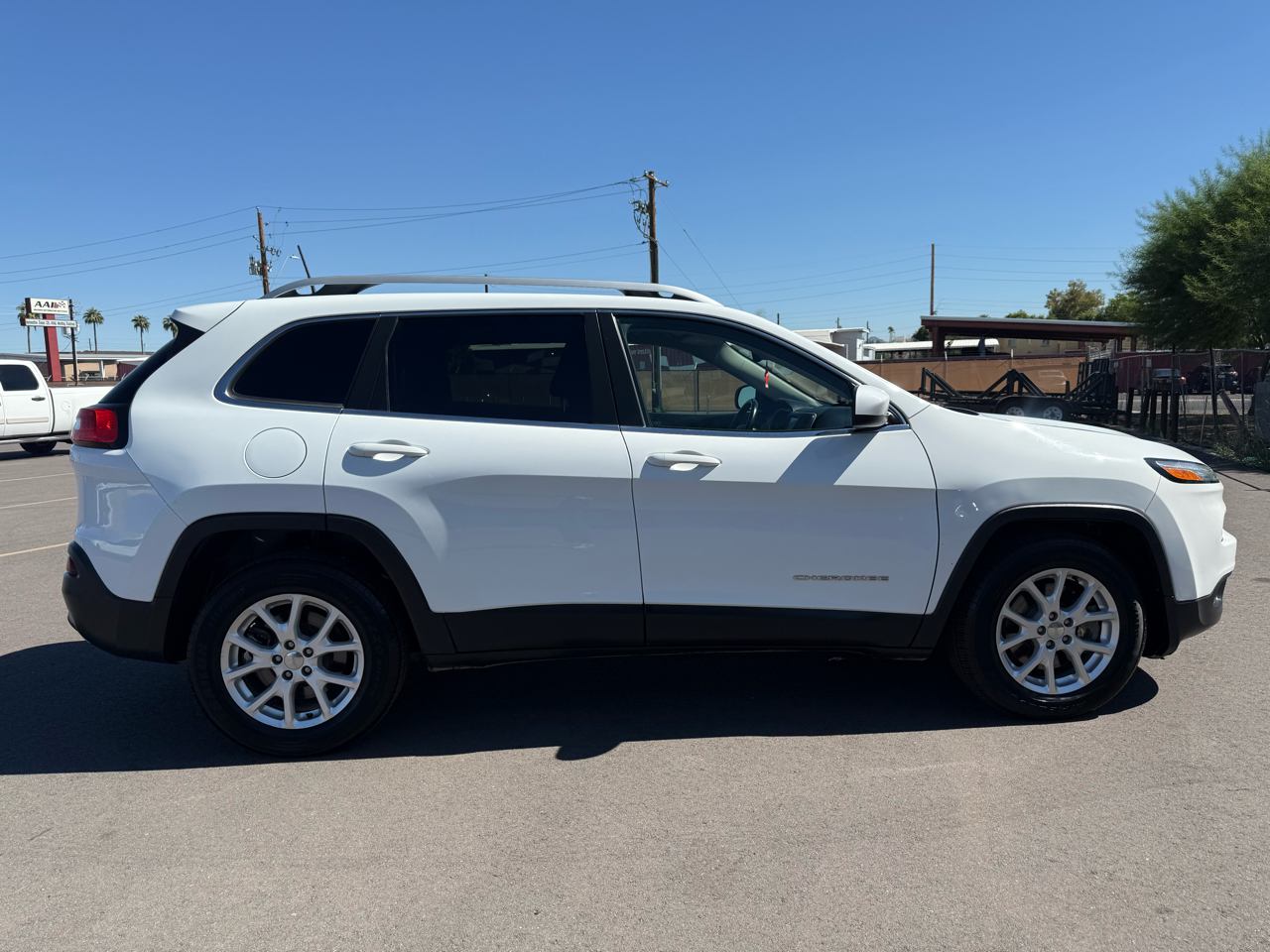 2017 Jeep Cherokee Latitude photo 2
