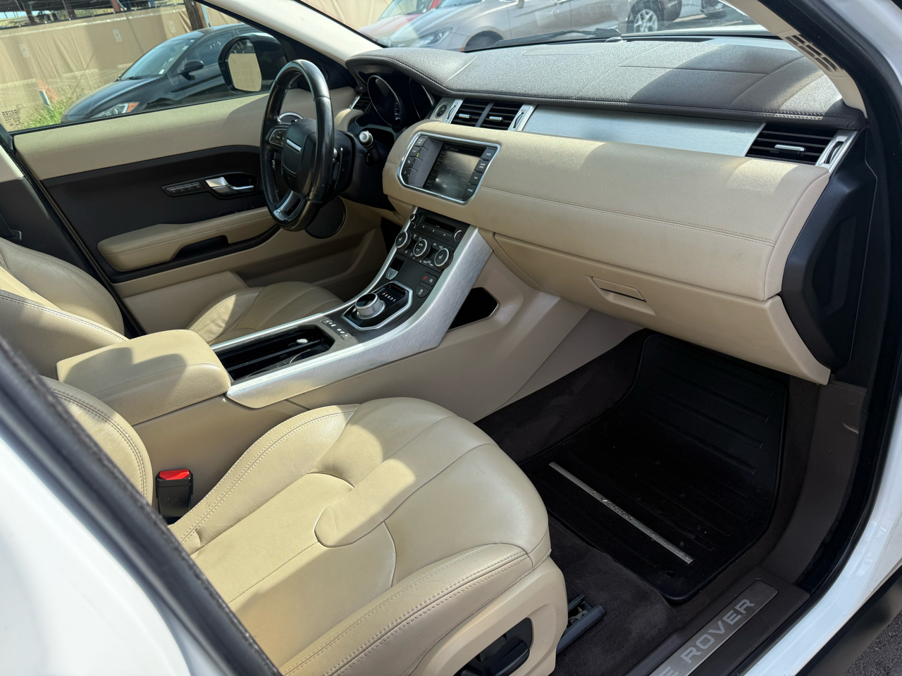 Land Rover Range Rover Evoque Pure Plus 5-Door 2015 Land Rover Range Rover Evoque Pure Plus 5-Door 2015