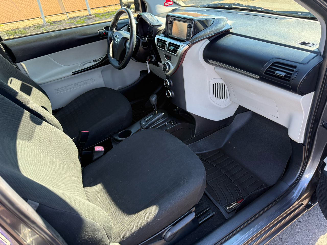 Scion iQ 3-Door Hatchback AT 2014