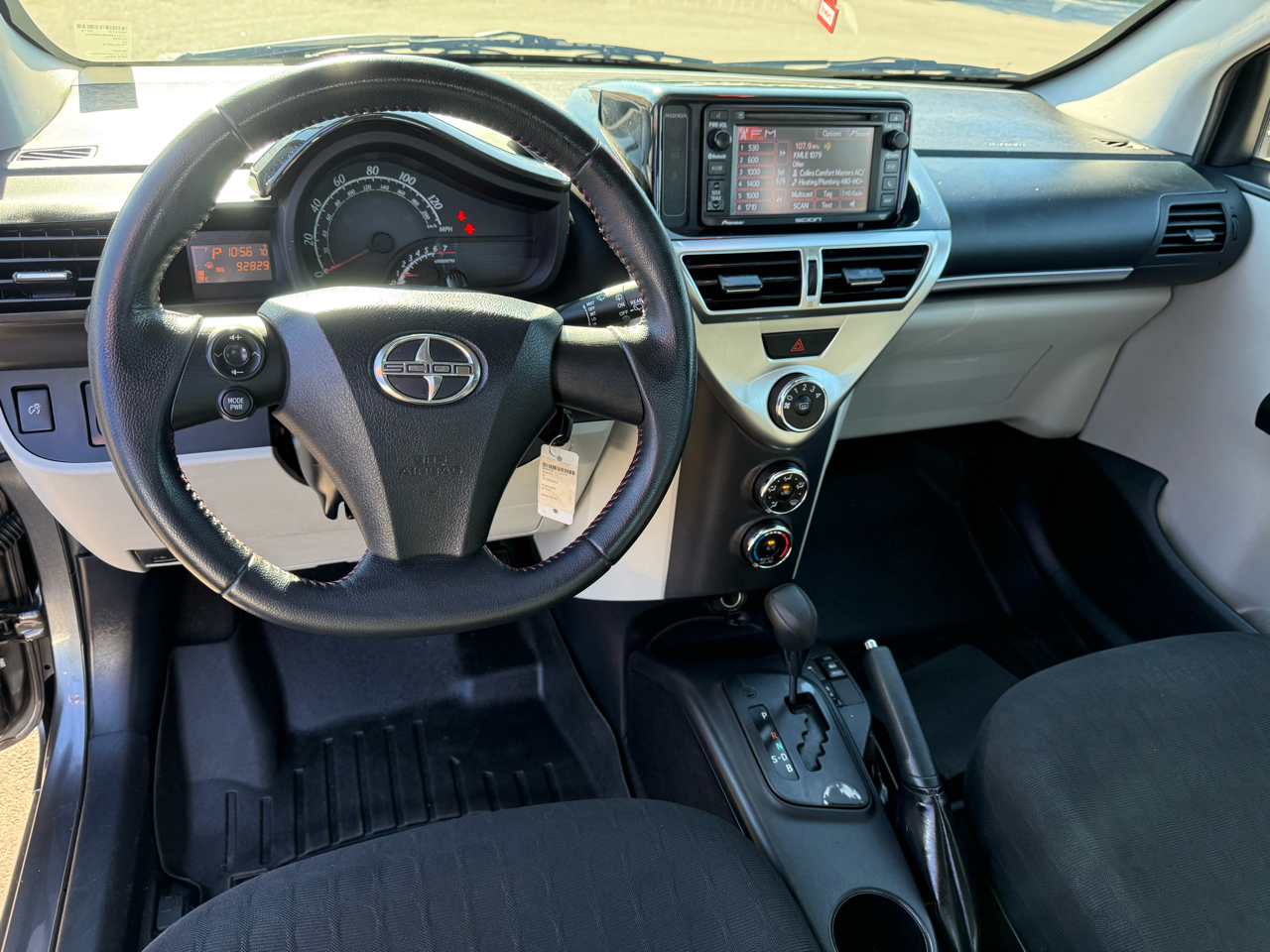Scion iQ 3-Door Hatchback AT 2014
