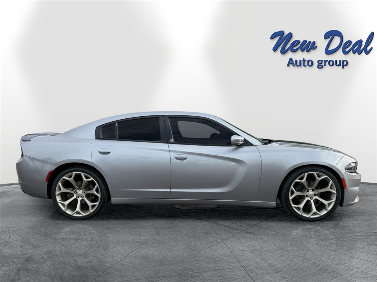 2016 Dodge Charger SE photo 2