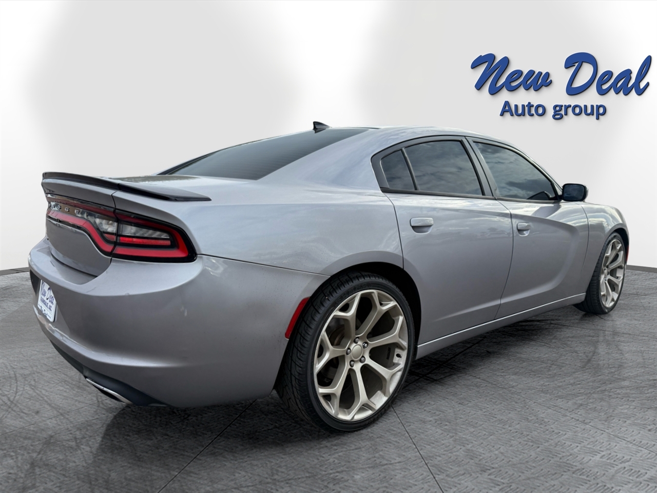 2016 Dodge Charger SE photo 3