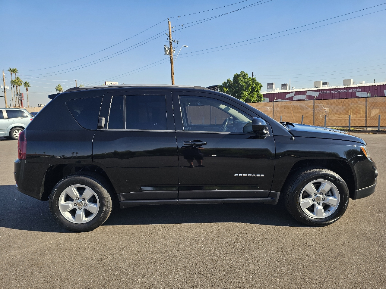 2017 Jeep Compass Latitude photo 2