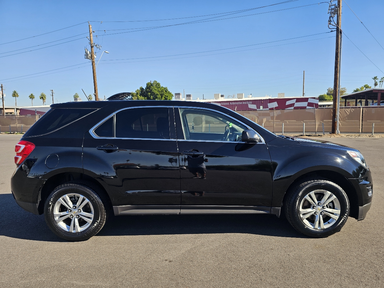 2017 Chevrolet Equinox LS photo 2