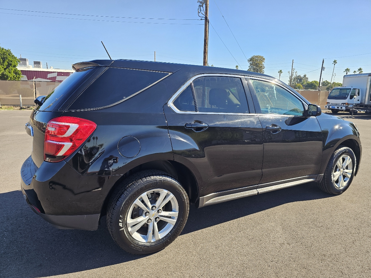 2017 Chevrolet Equinox LS photo 3